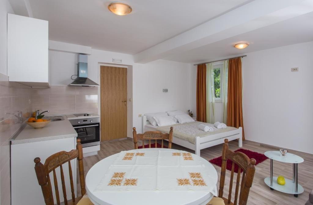 Apartments Anka Trsteno Bagian luar foto